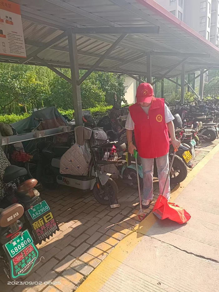 9月2日威廉希尔·威廉希尔(中国)官方网在凤凰城A区开展志愿服务活动 (1).jpg