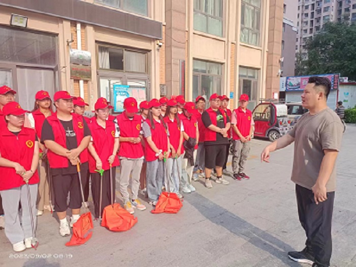 9月2日威廉希尔·威廉希尔(中国)官方网在凤凰城A区开展志愿服务活动 (4).jpg